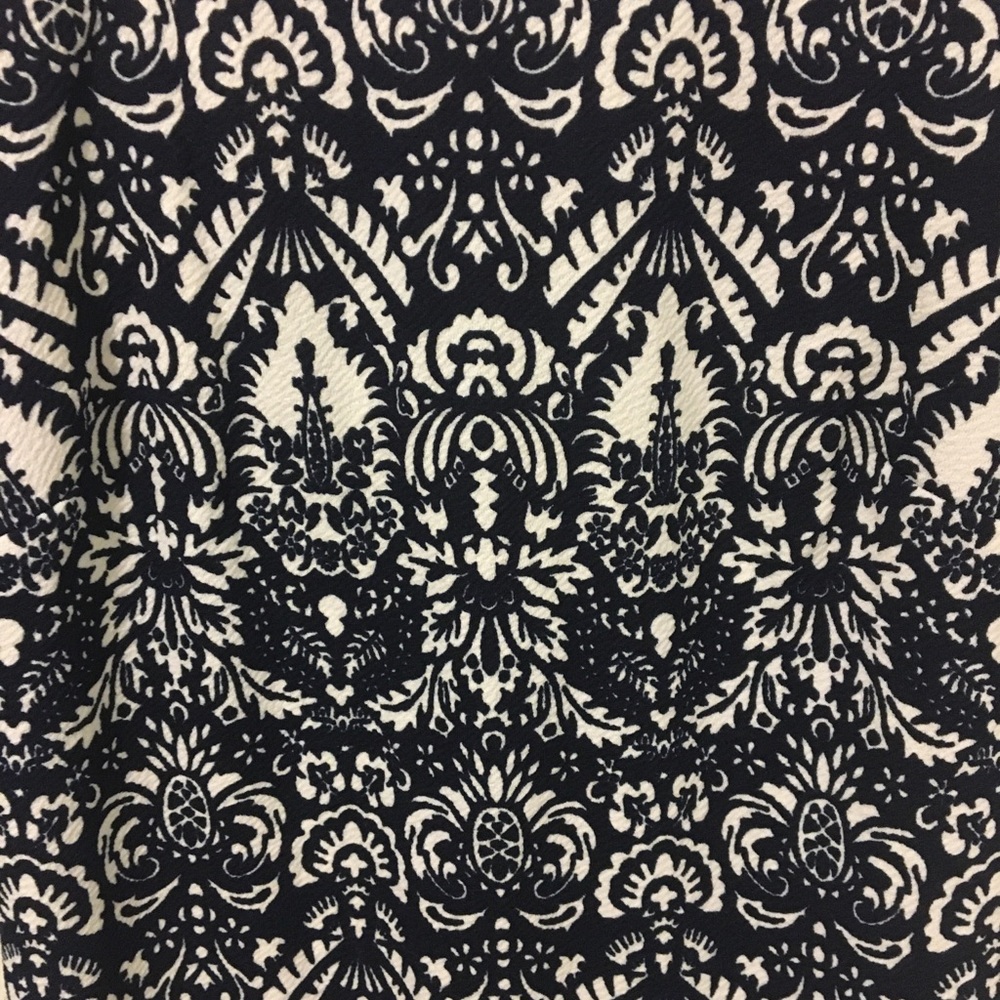 Patterned Bodycon Dress - Picture 3 of 3